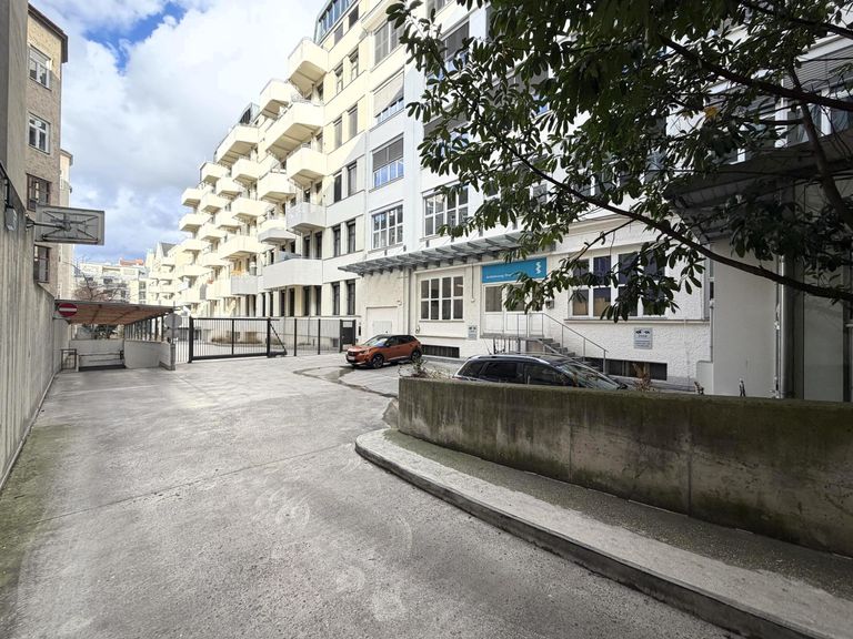 Einfahrt Wohnhausanlage