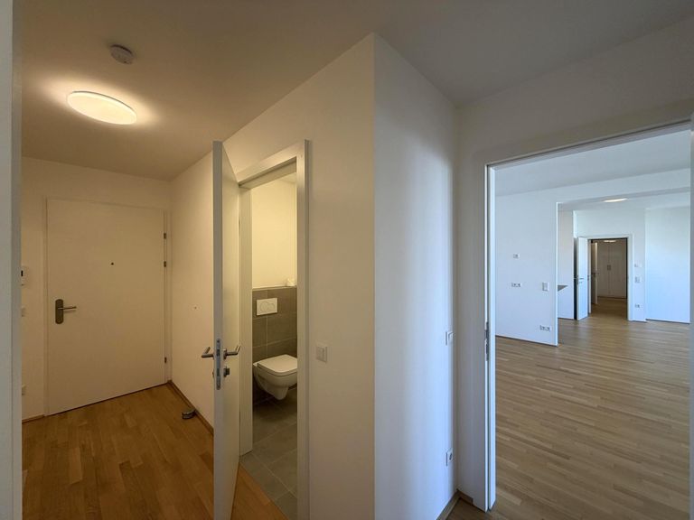 Wohnungseingang 1 / 2, Gäste-WC 1 von 4