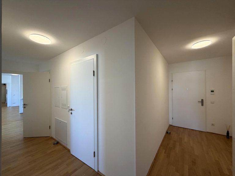 Wohnungseingang 2 / 2