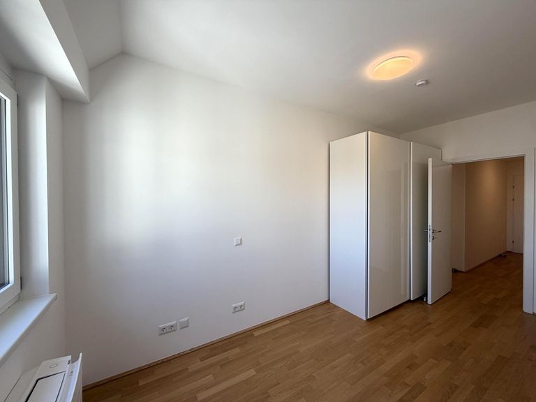 Schlafz.4 / 4, klimat., mit Kleiderschrank