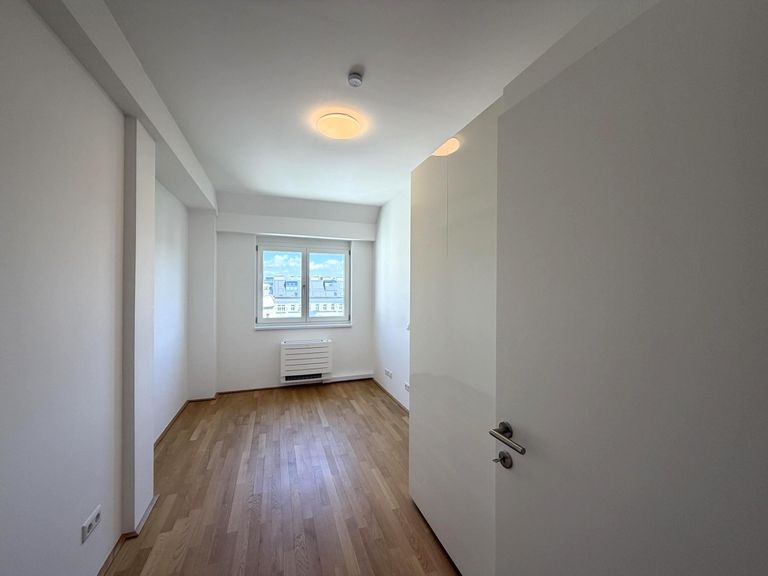 Schlafz.4 / 4, klimat., mit Kleiderschrank