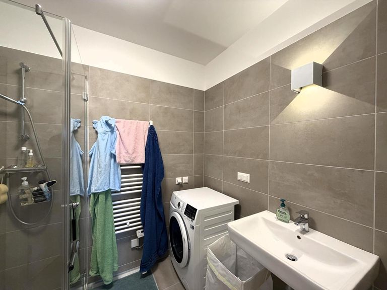 Badezimmer 1/2 mit Du, WC, WB und WM