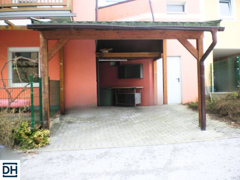 Carport und Zugang Keller