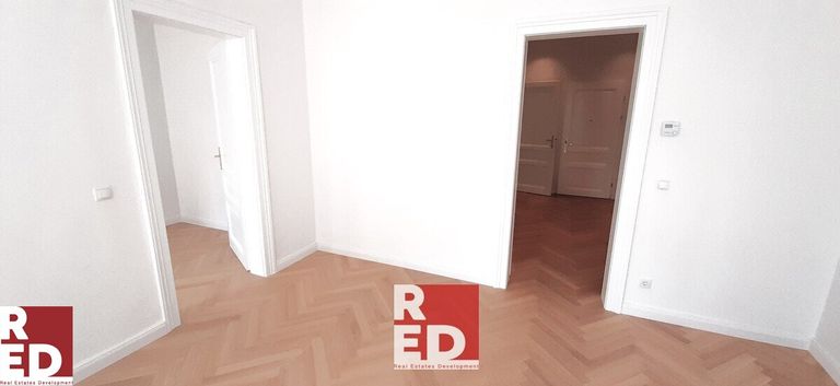 Durchgang zum Vorraum und Zimmer