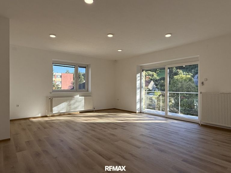 Obergeschoss - Wohnzimmer mit Balkon