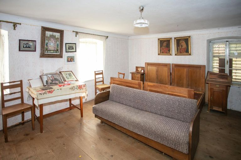 Zimmer re. ca. 25 m²