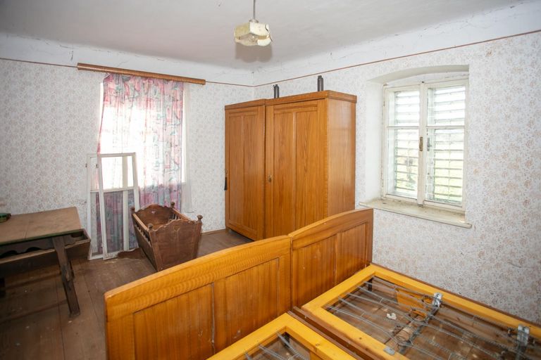 Zimmer li. ca. 14 m²