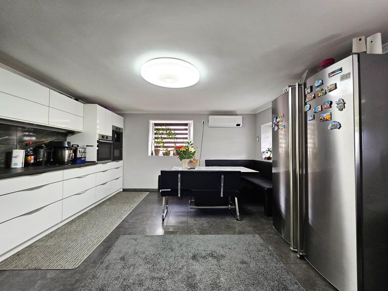 Küche und Esszimmer