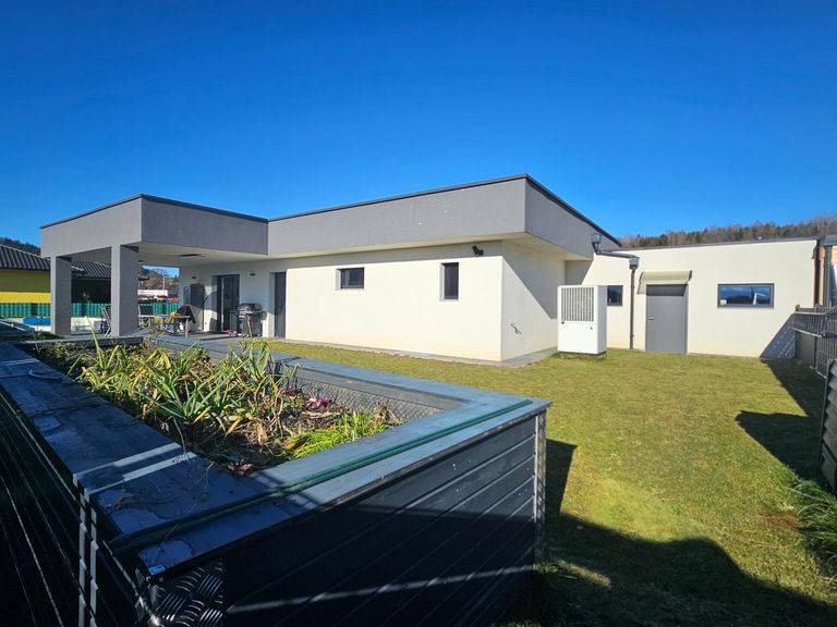 Garten Ost, Hochbeet und Geräteraum