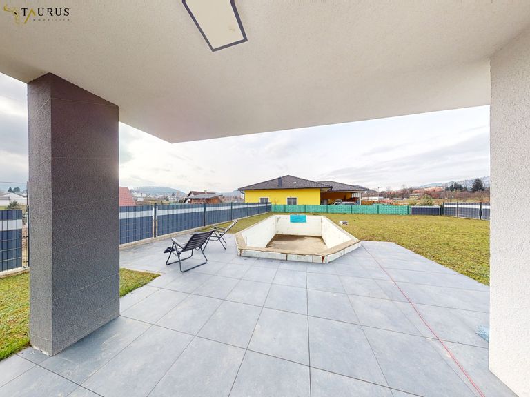 Garten und Pool Westen