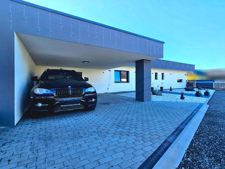 Carport und Ansicht Nord