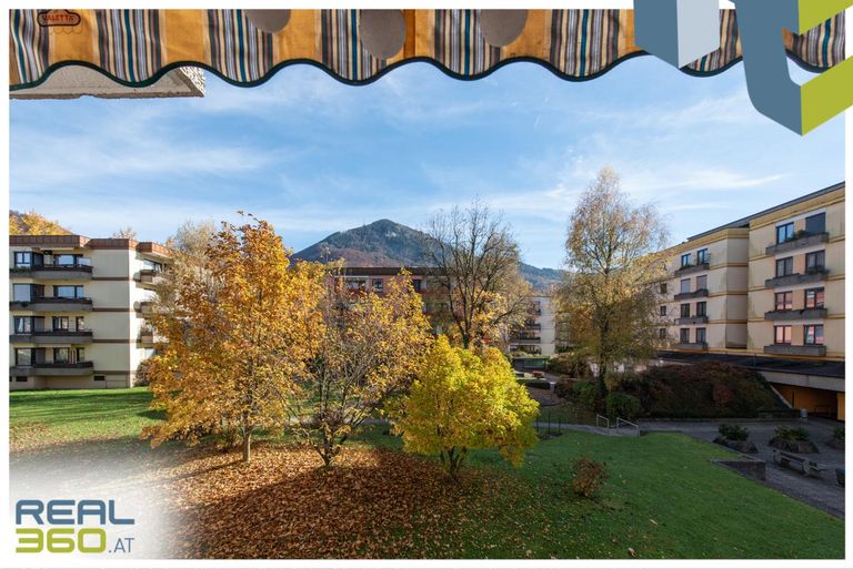 Blick ins Grüne von der Loggia aus