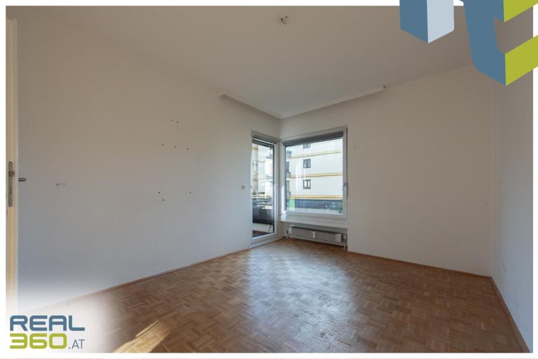 1. Schlafzimmer mit Loggia