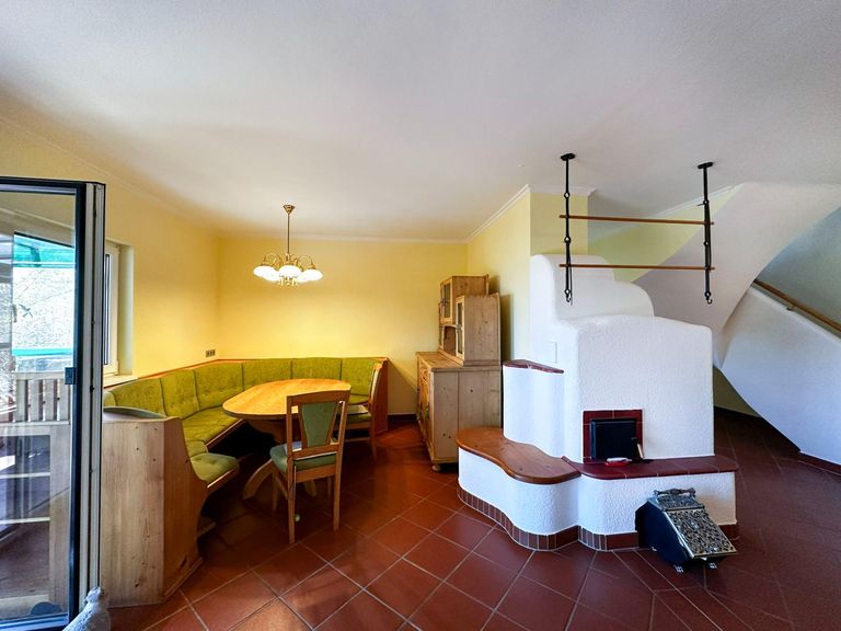 gemütlicher Kachelofen