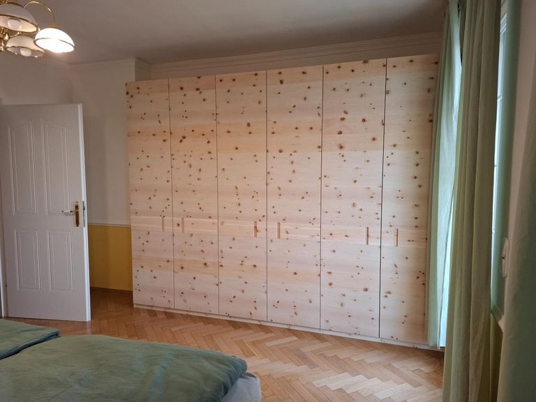 Zirbenholzschrank