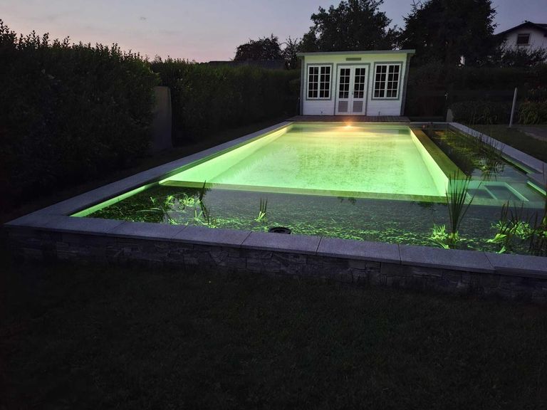 Pool mit Beleuchtung.
