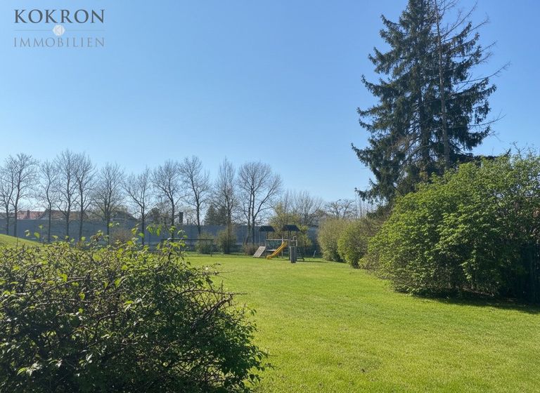 Großer, gepflegter Garten zur allgemeinen Nutzung