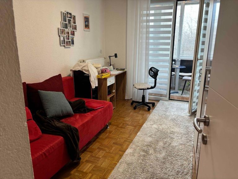 Kind 1 mit Zugang zur Loggia