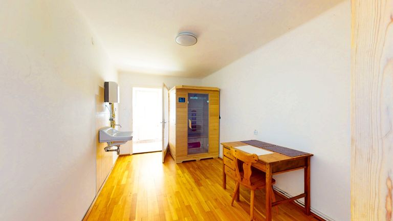 Zimmer Wohnung EG links