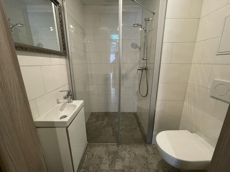 Bad mit WC und Dusche