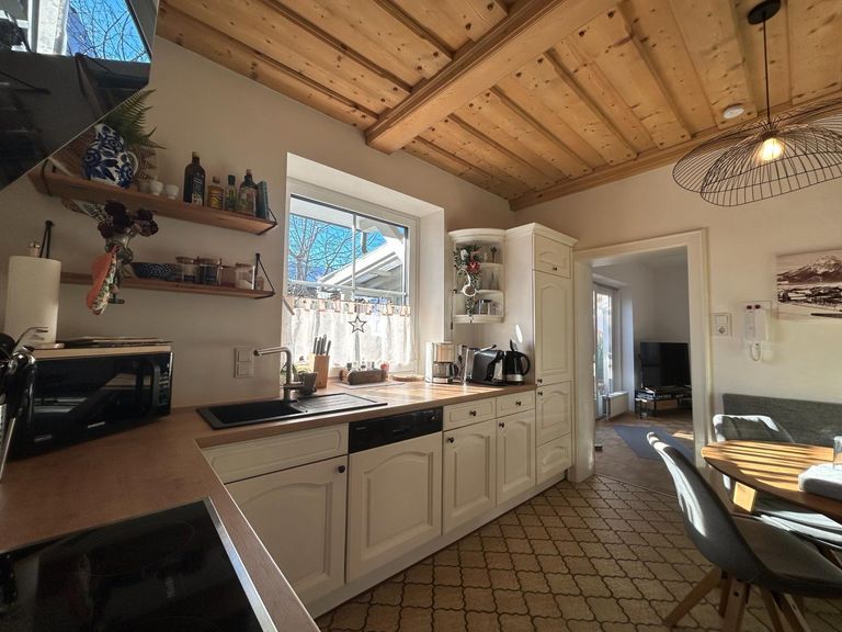 Küche mit Essbereich