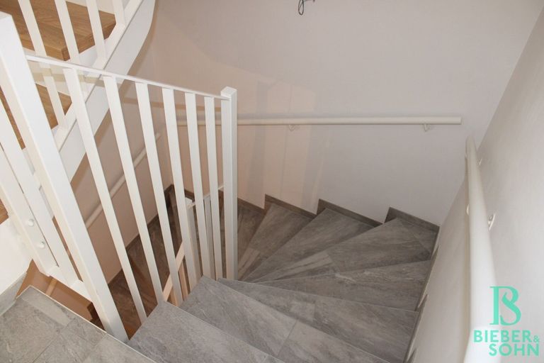 Stiegenaufgang - Keller