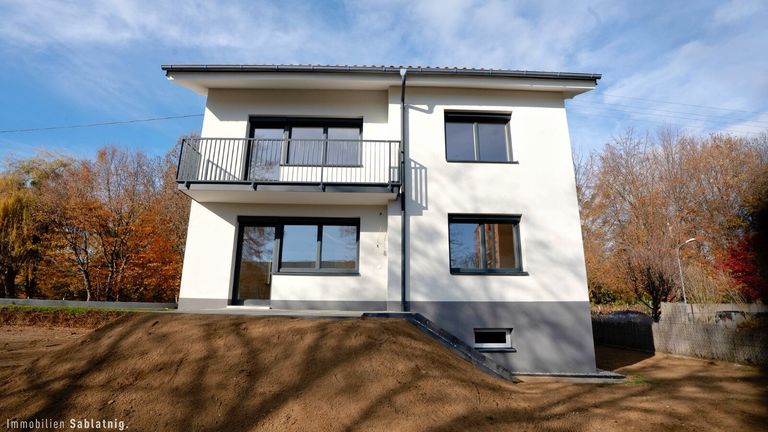 GROSSE FENSTERFLÄCHEN