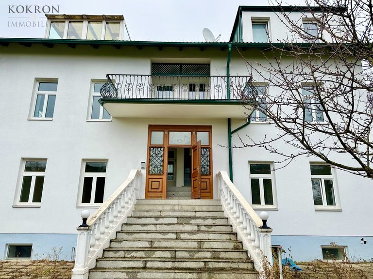 Die Villa - gartenseitiger Eingang