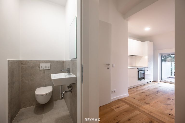 Ansicht WC und Wohnraum