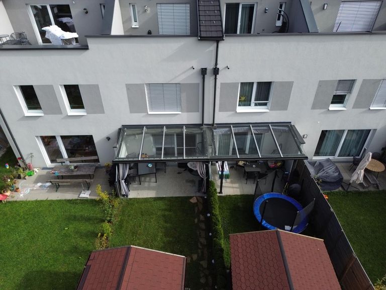 Terrasse mit Eigengarten