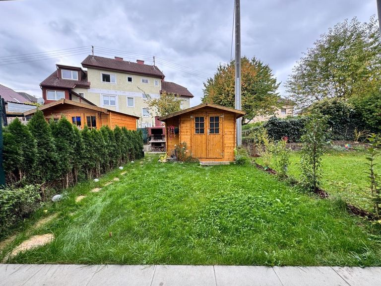 Garten mit Gartenhaus