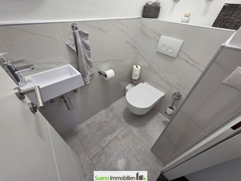 WC NEU - in extra Raum