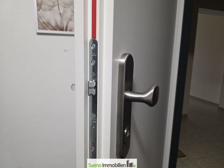 Neue Eingangstüre in die Wohnung
