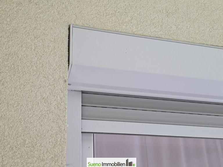 Rolläden bei den Fenstern