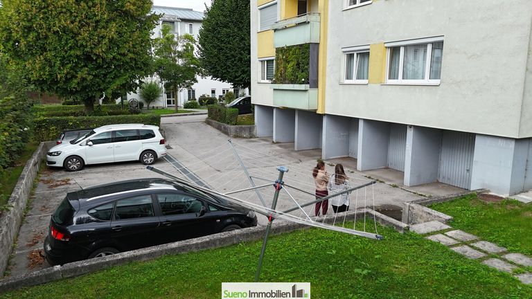 Parkplätze/Garagen