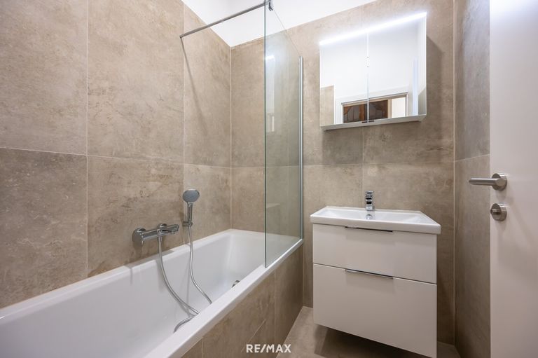 Badezimmer mit Wanne