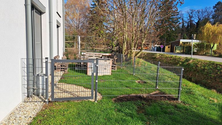 zusätzlicher Garten begehbar über beide Zimmer