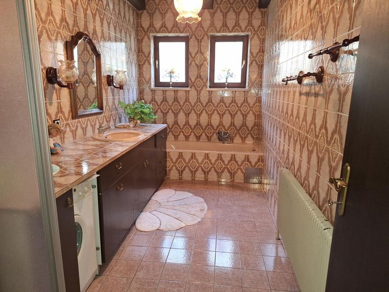 EG, Bad mit Wanne und Dusche 