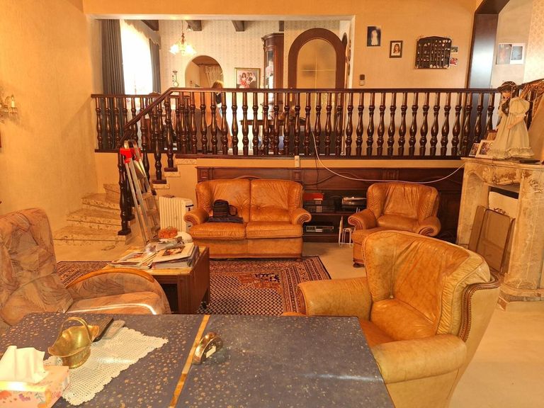 EG, Wohnzimmer Blickrichtung Küche und Galerie