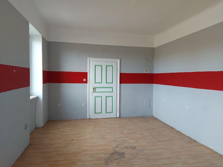 Eines der Zimmer im OG