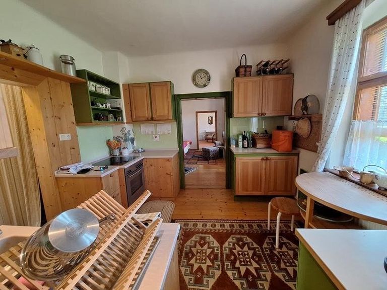 Blick von der Küche ins Schlafzimmer