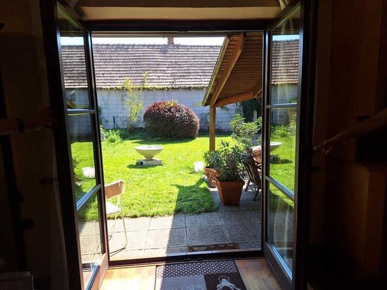 Blick vom Wohnzimmer in den Garten