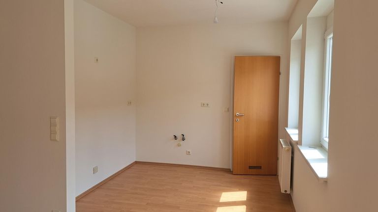 Küche mit Abstellraum