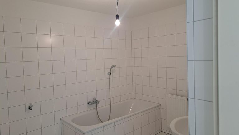 Badezimmer mit Badewanne