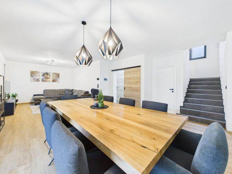 Wohn- und Essbereich 7