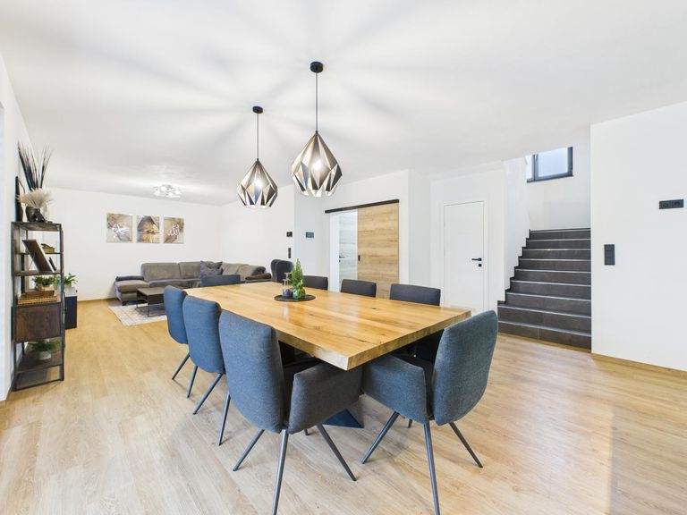 Wohn- und Essbereich 6