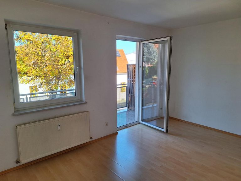 Schlafzimmer mit Ausgang zum Balkon