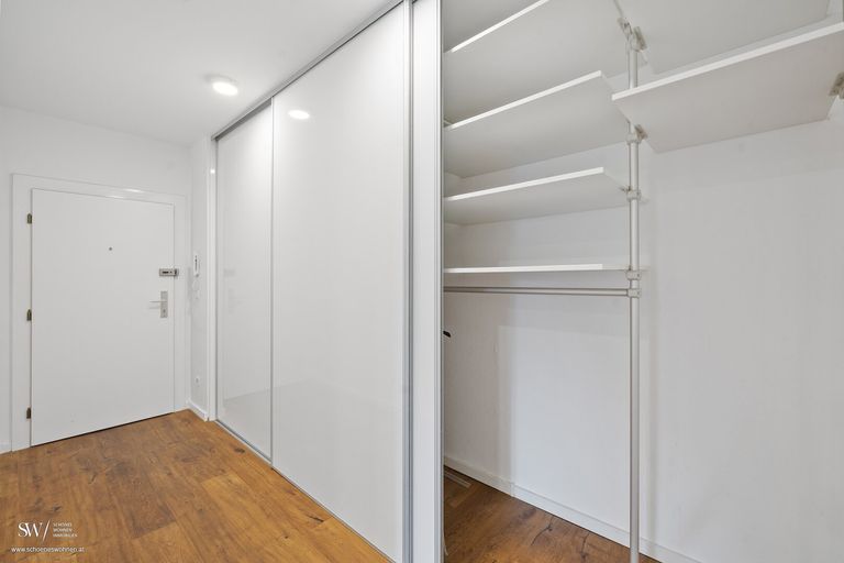 Vorraum mit Einbauschrank