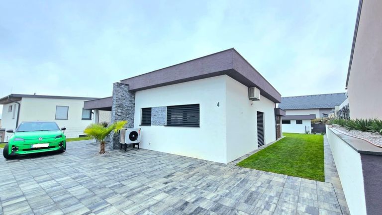 17 Vorderansicht Haus