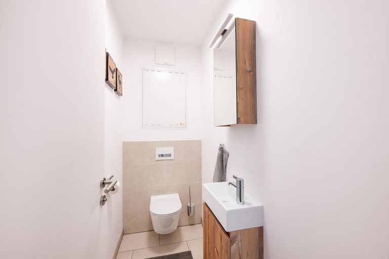 Innenansicht der separaten Toilette